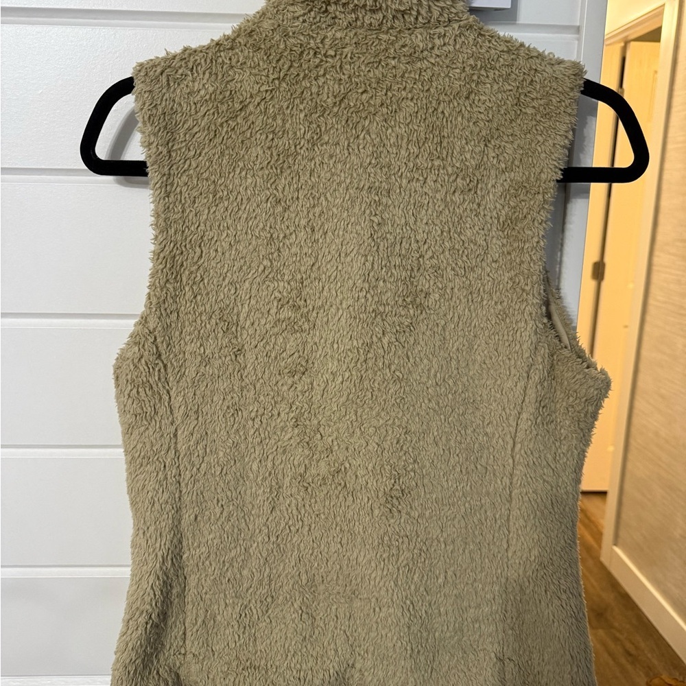 Patagonia Women's Los Gatos Fleece Vest - Picture 7 of 7